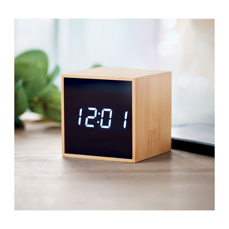 Réveil affichage LED (heure et température) dans un boîtier bambou